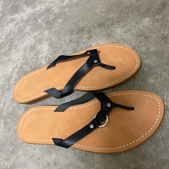 GAP Flip Flop Sandals - Picture 2 of 9